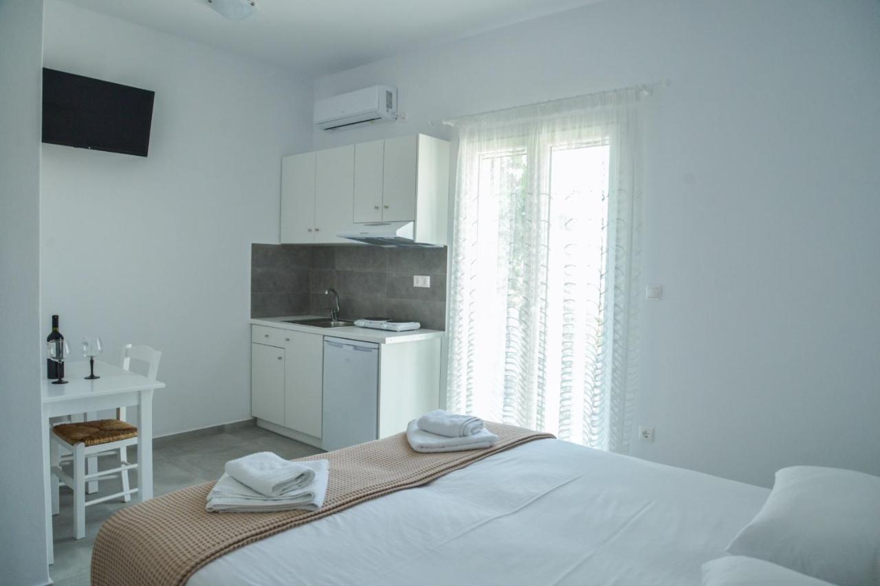 Zeras Apartments アダマス エクステリア 写真